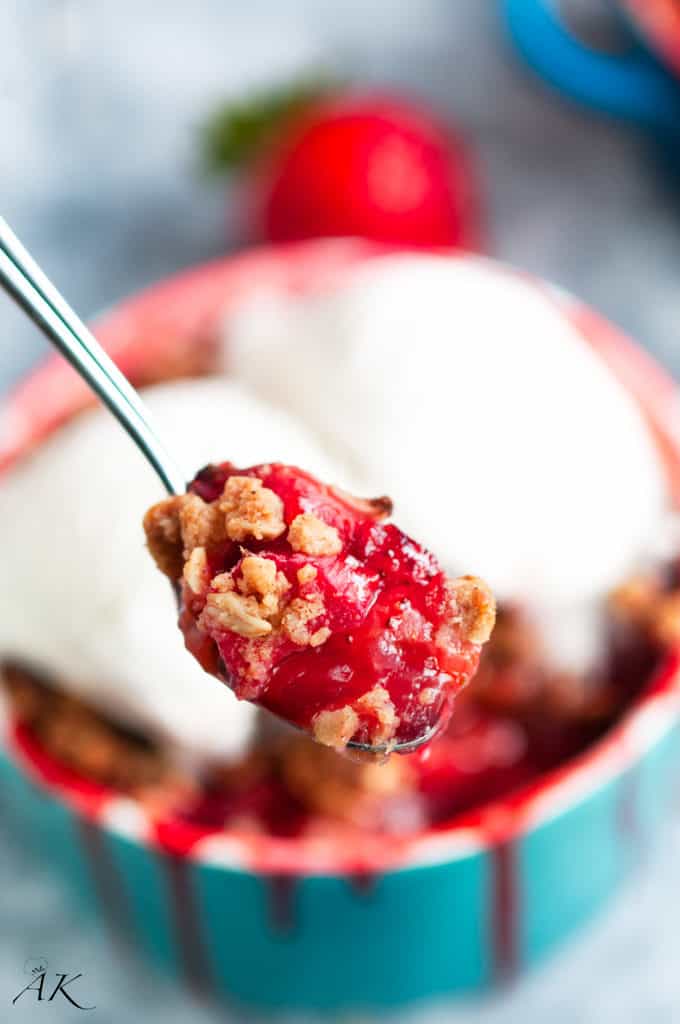 strawberry rhubarb crumble mini pie spoonful