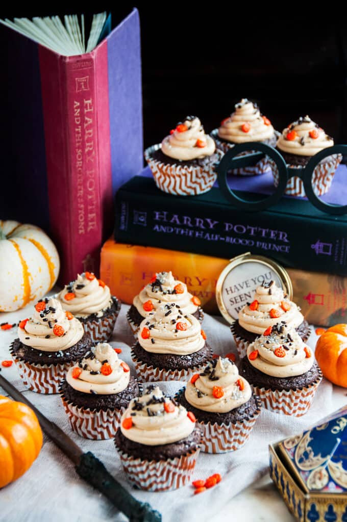 Harry Potter Chocolate Pumpkin Cupcakes with Butterbeer Frosting | aberdeenskitchen.com
