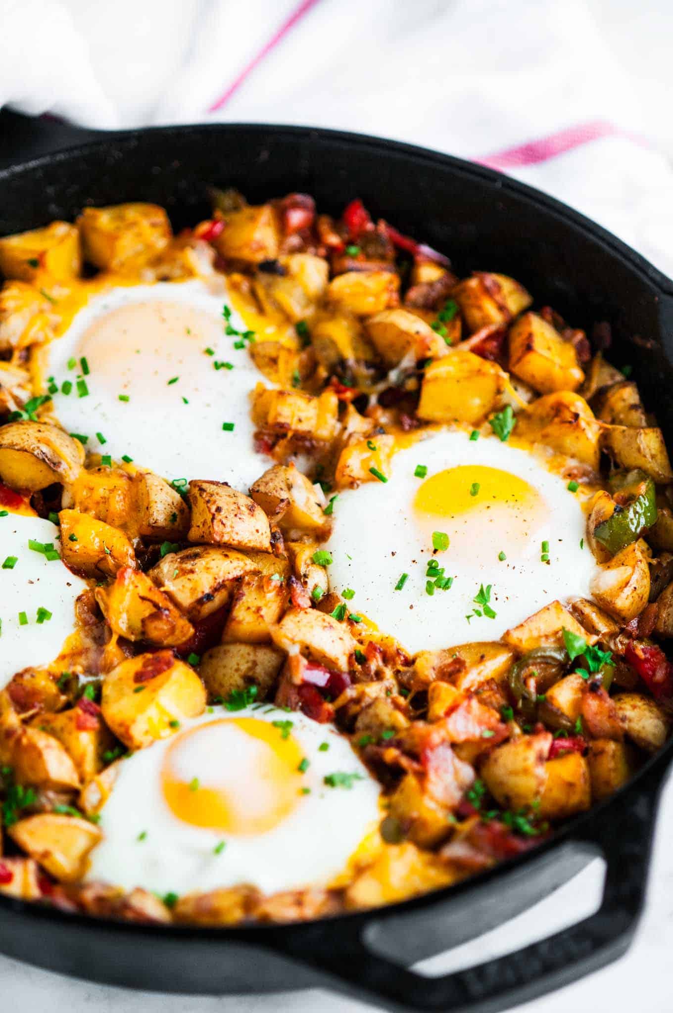 Breakfast Skillet With Bacon, Eggs & Crispy Potatoes