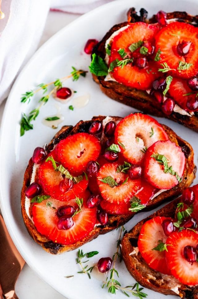 Strawberry Mascarpone Cinnamon Raisin Breakfast Toast - Aberdeen's Kitchen