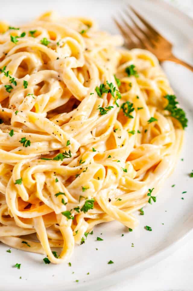 Creamy Skinny Fettuccine Alfredo Aberdeen's Kitchen