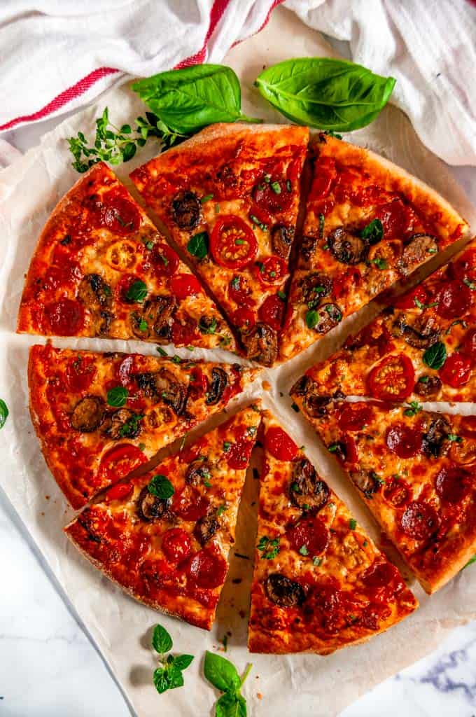 https://www.aberdeenskitchen.com/wp-content/uploads/2020/08/Cheesy-Pepperoni-Mushroom-Pizza-3.jpg
